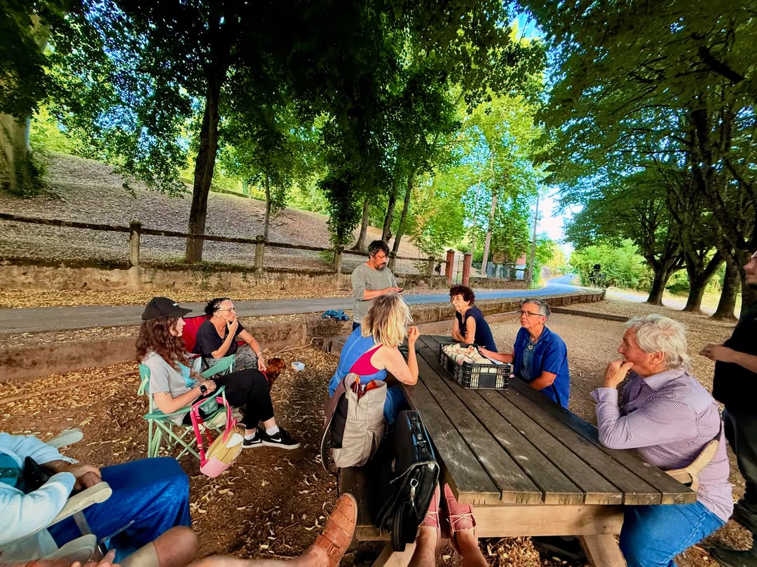 Réunion du groupe au parc 